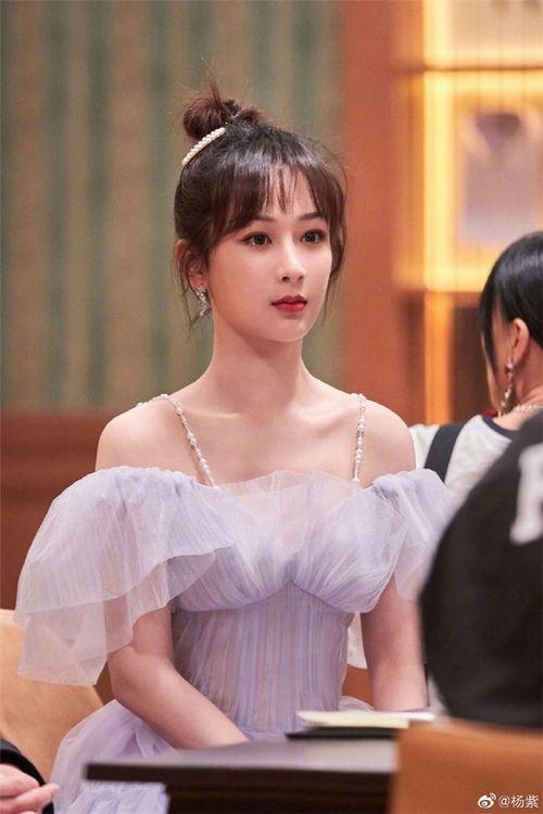 娱乐吃瓜杨紫,从综艺红人到实力派演员，揭秘她的星途历程”