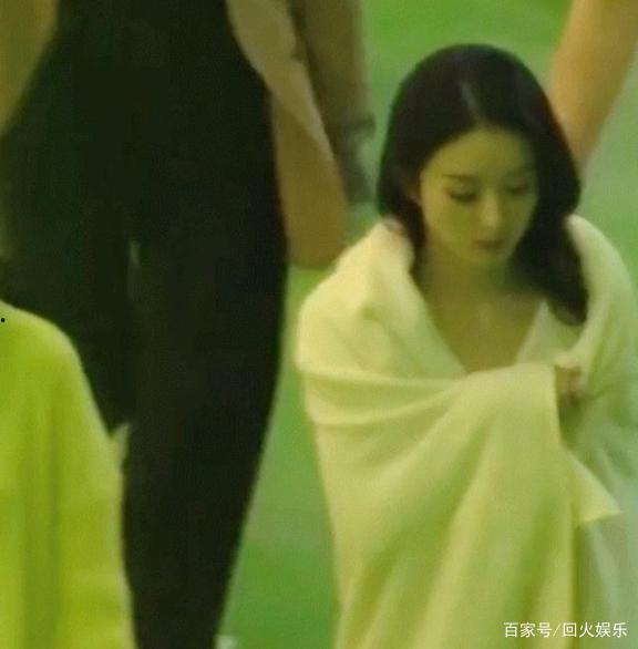 娱乐吃瓜美女复工,吃瓜美女华丽复工,惊艳亮相引热议 第1张 娱乐吃瓜美女复工,吃瓜美女华丽复工,惊艳亮相引热议 第1张
