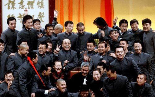 娱乐吃瓜报道文章,明星们背后的惊人真相大揭秘！  第2张