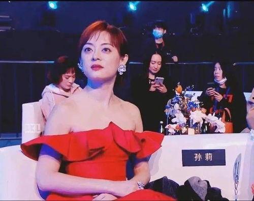 娱乐圈星光大赏变大型吃瓜现场,明星红毯风云，CP粉狂欢时刻